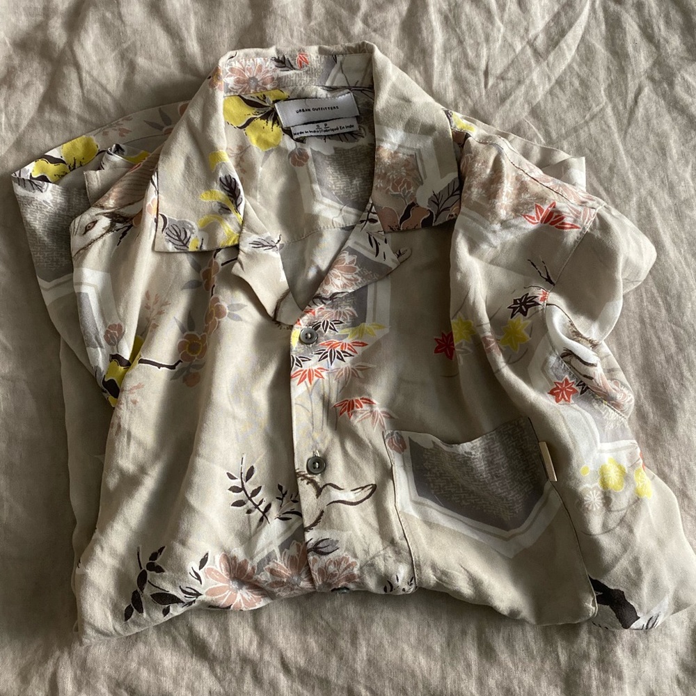 Urban Outfitters Silky Beige Casual Button-up Shirt Men’s Small S